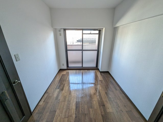 ロマネスク六ツ門の洋室|きれいな洋室です