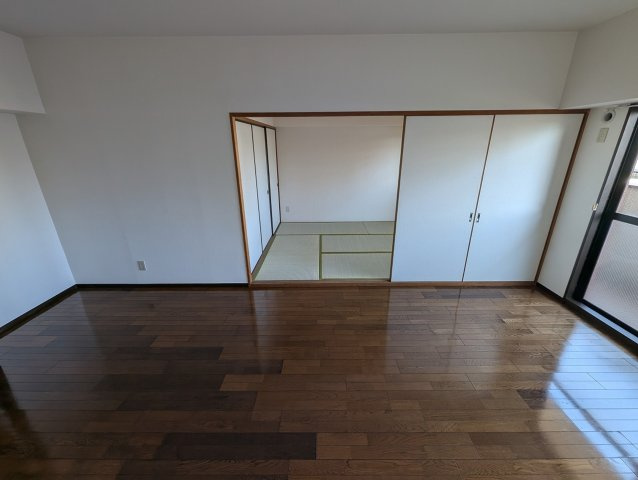 ロマネスク六ツ門の洋室|洋室です