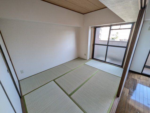 ロマネスク六ツ門の和室|落ち着いた雰囲気の和室付きです