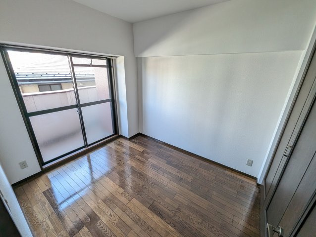 ロマネスク六ツ門の洋室|明るい洋室です