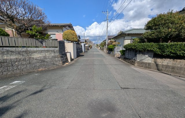 三沢売地の外観|南側から見た西側道路です。