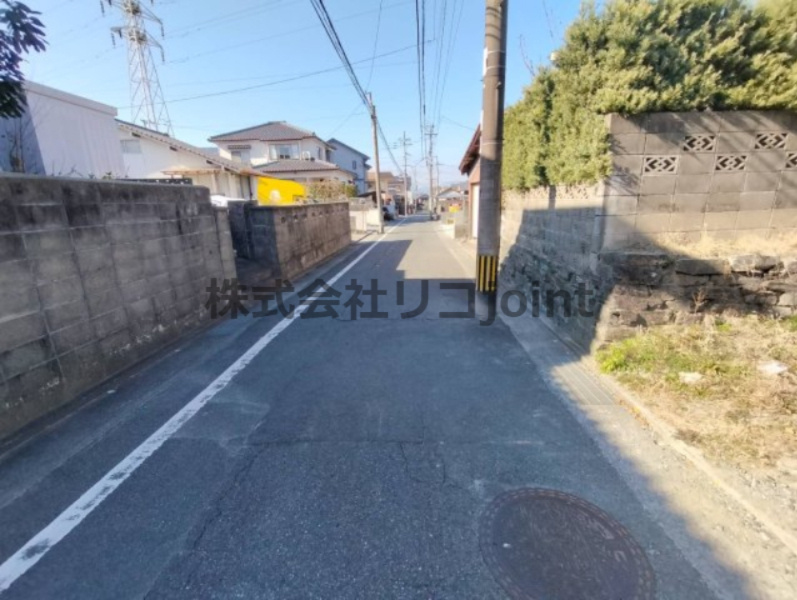 久留米市国分町1496番地5の前面道路含む現地写真