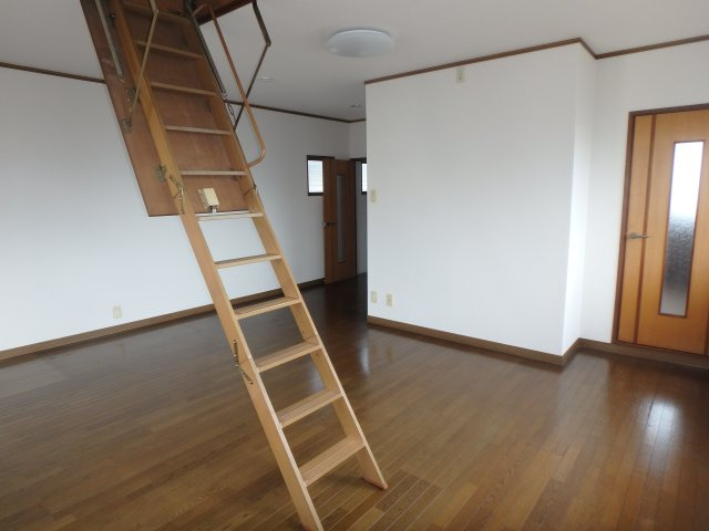 小郡市祇園　３階建住宅の洋室|３階です。