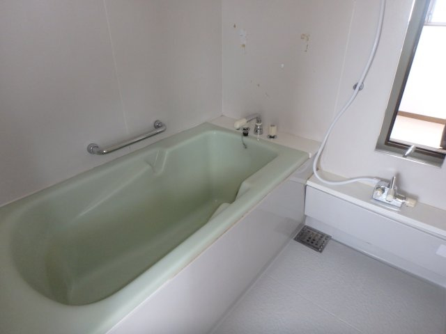 小郡市祇園　３階建住宅の浴室|浴室は３階にあります。