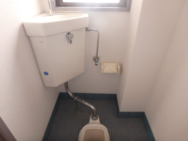 小郡市祇園　３階建住宅のトイレ|1階のトイレです。