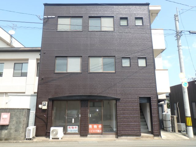 小郡市祇園　３階建住宅の外観|落ち着いた外観です。