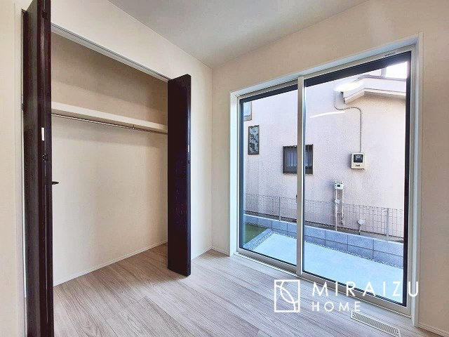 【洋室】 | 平日・休日問わず、いつでもご見学が出来ます♪☆実際に見て、触れて感じる安心のお住まい探しを体験して下さい♪☆物件情報だけでなく、地域の特色などなどエリア情報もお伝え出来たら嬉しいです♪