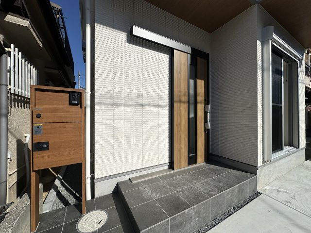 明石市大久保町大窪　新築戸建の玄関