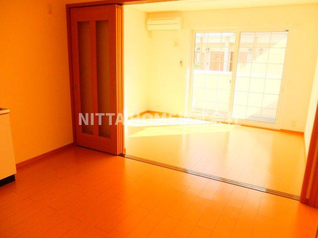 ベルファミーユⅢ１番館の居間・リビング|カップル・新婚さんにもおすすめです♪