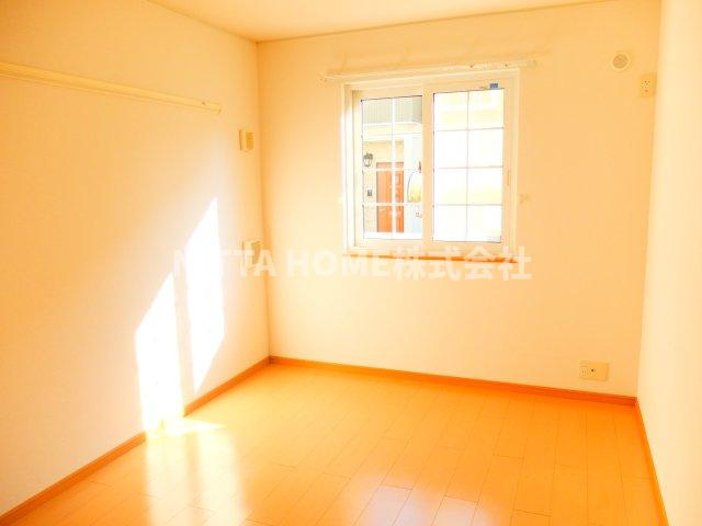 ベルファミーユⅢ１番館の洋室|６．４帖の洋室です★