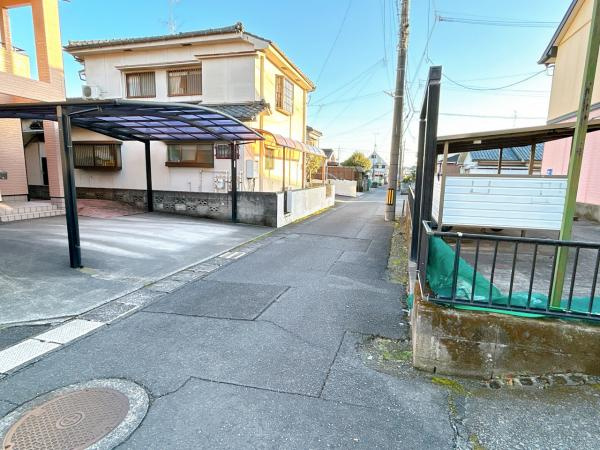 【前面道路含む現地写真】