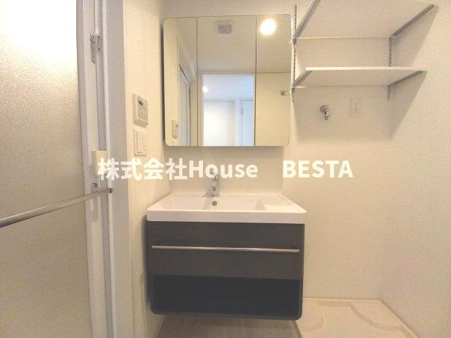 GENOVIA神戸新開地駅前の独立洗面台