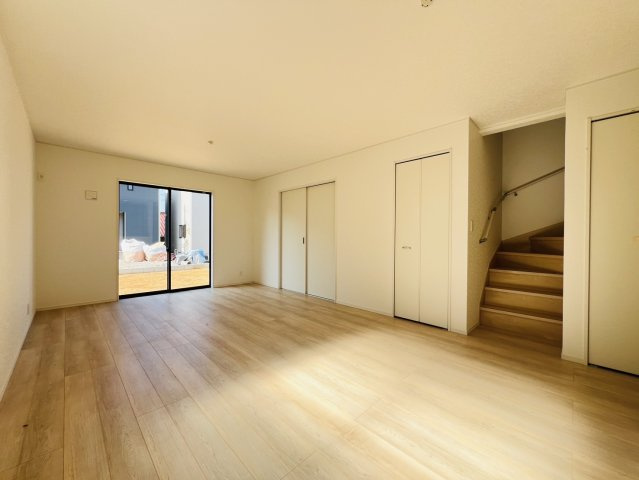 碧南市相生町4丁目62番、63番1、63番　他『仲介手数料無料』新築戸建ての居間・リビング