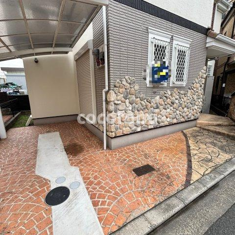 私部西戸建てのエントランス