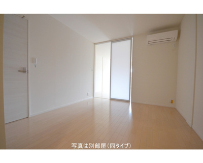 【居間・リビング】 | Grandeur.I | 洋室６．４帖