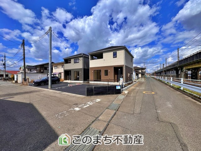 CRADLEGARDEN下野市下古山第6　1号棟の前面道路含む現地写真|前面道路も広々☆