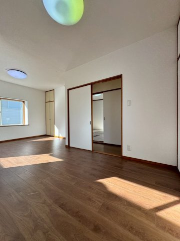 飯能市征矢町中古戸建ての居間・リビング