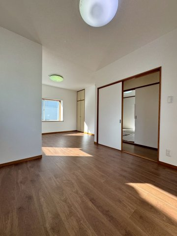 飯能市征矢町中古戸建ての洋室