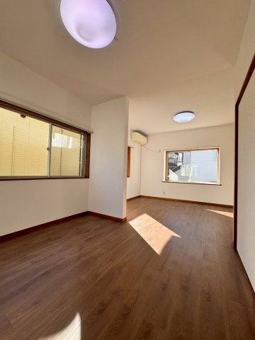 飯能市征矢町中古戸建ての居間・リビング