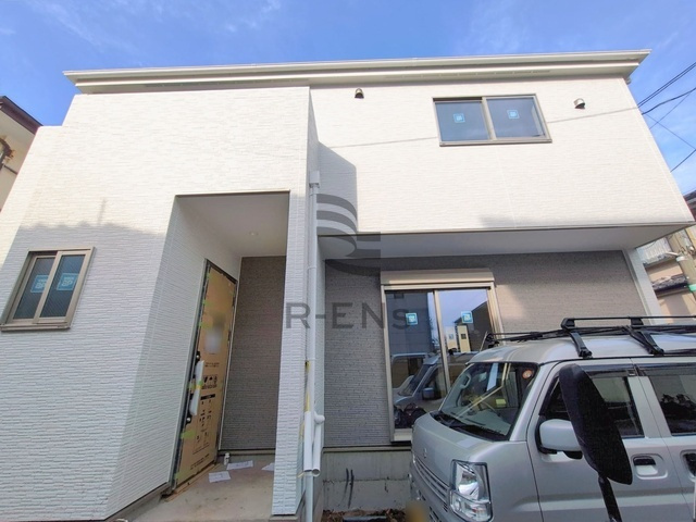 【外観】 | 練馬区大泉学園町３丁目　新築戸建て | 周囲の住宅と調和しつつも、さりげない個性が光るデザインです