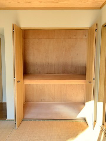 南国市大そね甲　中古一戸建ての収納|上下に分かれた押入収納で、たっぷり収納。布団や季節物もすっきり収まります。