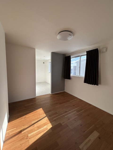 岡山市東区西大寺中2丁目の洋室|2階南側洋室