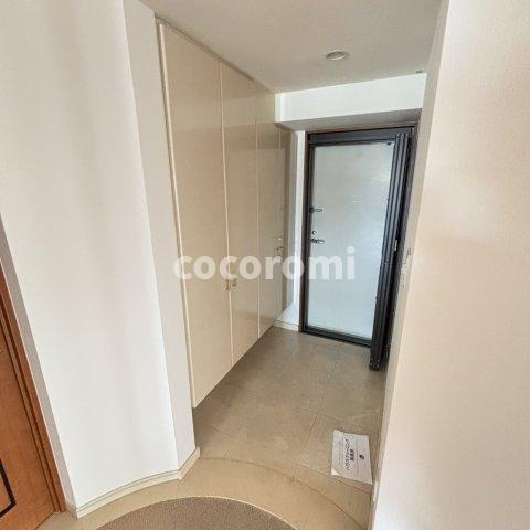 レスタージュ枚方長尾の玄関