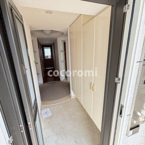 レスタージュ枚方長尾の玄関