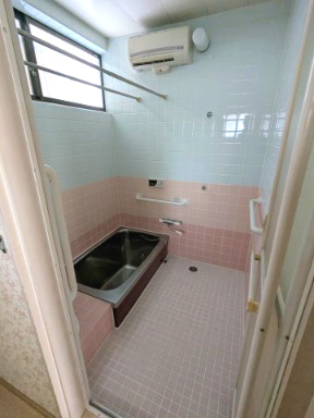 広島市東区戸坂山根３丁目　中古一戸建ての浴室