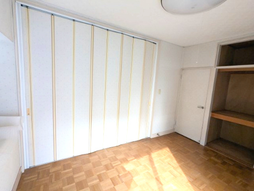 広島市東区戸坂山根３丁目　中古一戸建ての洋室