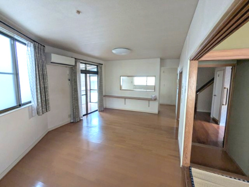 広島市東区戸坂山根３丁目　中古一戸建ての居間・リビング