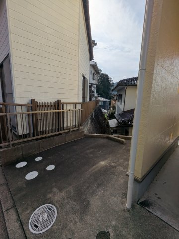 広島市東区戸坂山根３丁目　中古一戸建ての駐車場