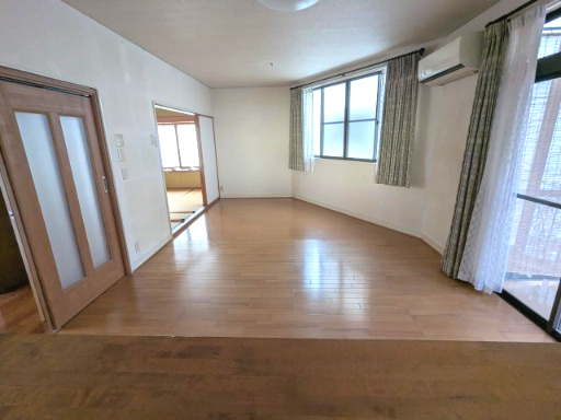 広島市東区戸坂山根３丁目　中古一戸建ての居間・リビング