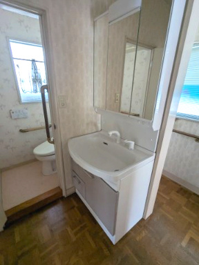 広島市東区戸坂山根３丁目　中古一戸建ての独立洗面台