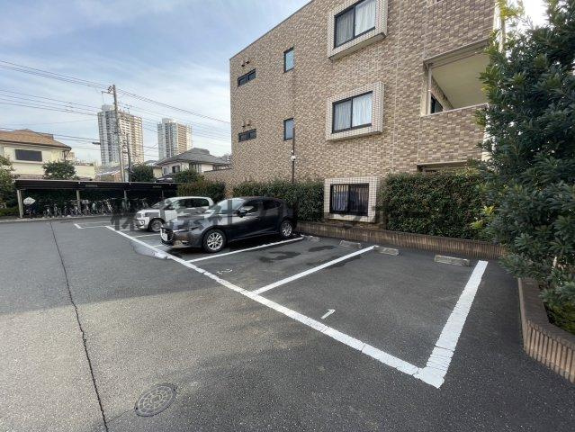 武蔵野市西久保１丁目の賃貸マンションの駐車場