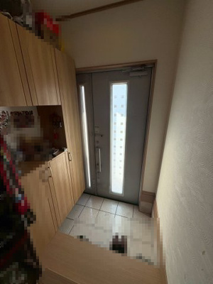 【玄関】 | 明星町2丁目 | シューズクローゼットは天井高まであり、収納力にすぐれています♪
