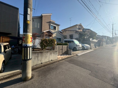 【前面道路含む現地写真】 | 明星町2丁目 | 第一種低層住居専用地域のため、隣との建物に距離があり採光・通風が良いです♪