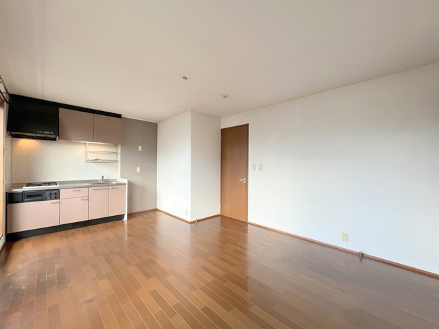 ラ　メールの居間・リビング|★明るいフローリングの角部屋です★