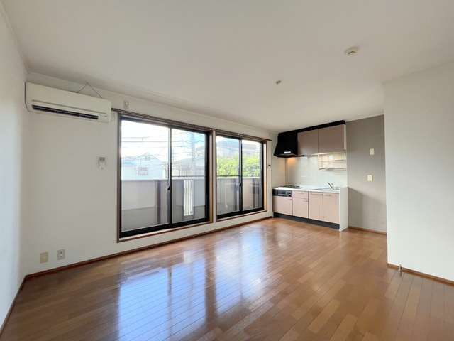 ラ　メールの居間・リビング|★明るいフローリングの角部屋です★