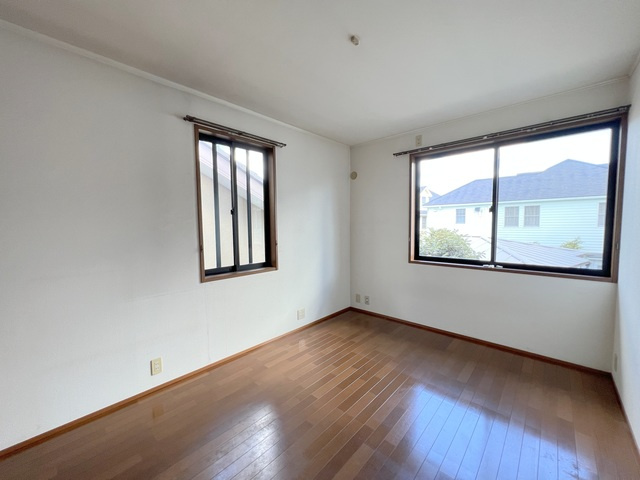 ラ　メールの寝室|★明るいフローリングの角部屋です★