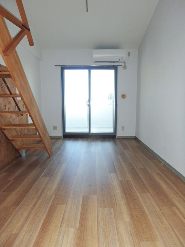 八甲田フィールドアパートメントの居間・リビング