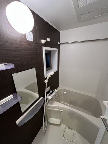 単身生活では十分な広さのお風呂です