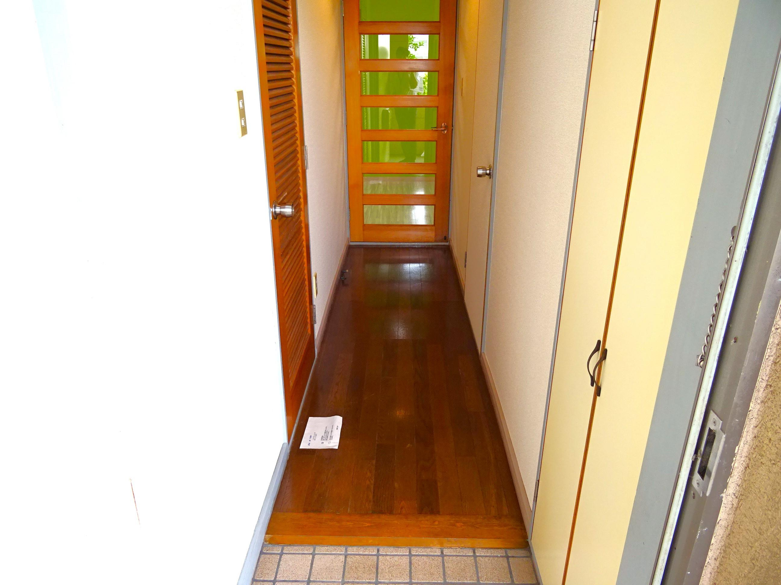 ジョリエ大野原の玄関|明るい廊下