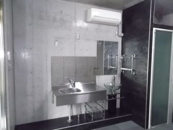 Azzurri池下のキッチン