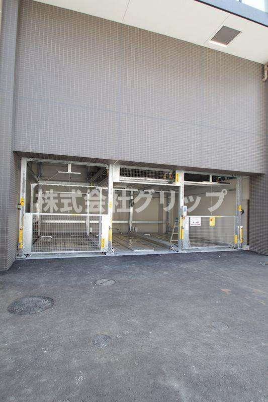 ディームス横濱青木町の駐車場