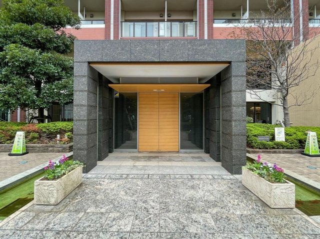 ＴＨＥ　ＫＯＳＵＧＩ　ＴＯＷＥＲのエントランス