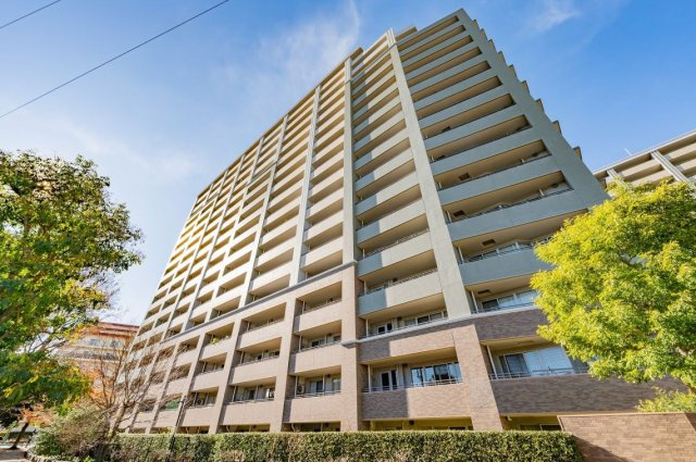 ライオンズガーデン成増ヴィスタヒルの外観|総戸数381戸の大規模マンション 共有施設も充実しております 東京メトロ有楽町線・副都心線「地下鉄成増」駅まで徒歩約11分