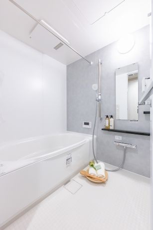 ライオンズガーデン成増ヴィスタヒルの浴室|ユニットバス新規交換のバスルーム 1418サイズでゆったりとおくつろぎいただけます