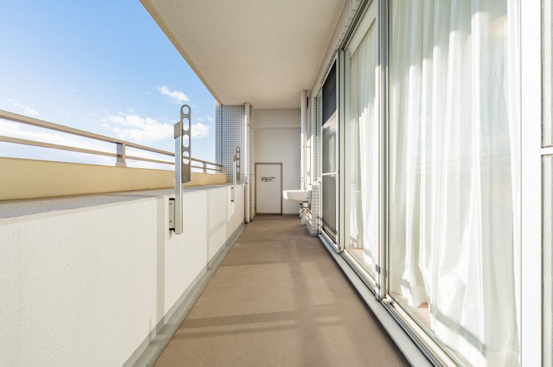 ライオンズガーデン成増ヴィスタヒルのバルコニー|奥行き最大2000ｍｍのゆとりあるバルコニー スロップシンクも設置されております