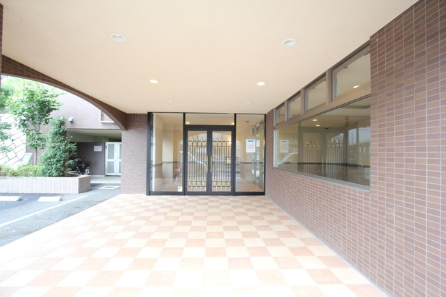 【エントランス】 | パラモド朝霞台　(丸井志木店) | オートロック完備。防犯面にも配慮された安心の住環境です。